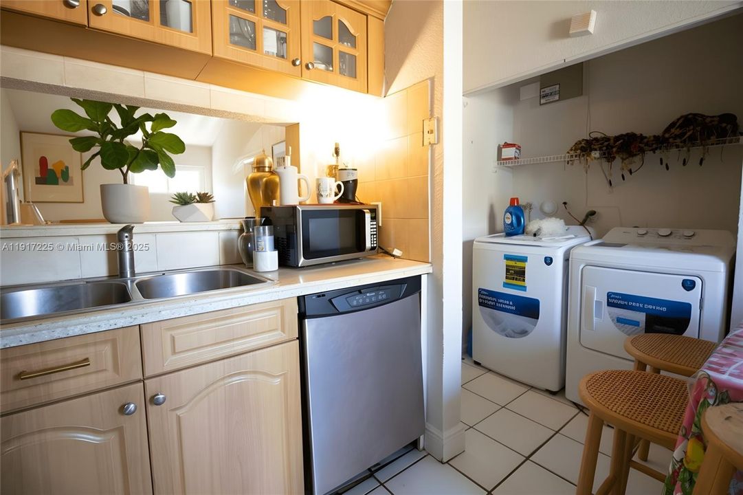 На продажу: $290,000 (2 спален, 2 ванн, 866 Квадратных фут)