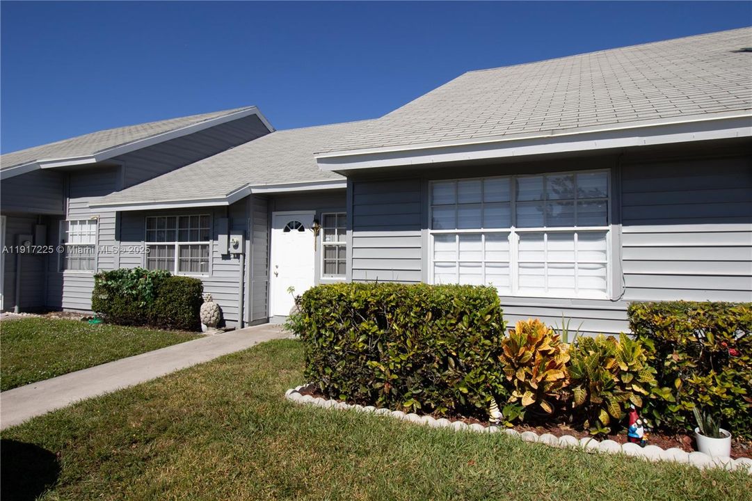 На продажу: $290,000 (2 спален, 2 ванн, 866 Квадратных фут)