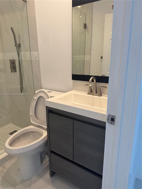 Под контрактом: $2,500 (2 спален, 1 ванн, 1361 Квадратных фут)