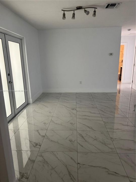 Под контрактом: $2,500 (2 спален, 1 ванн, 1361 Квадратных фут)