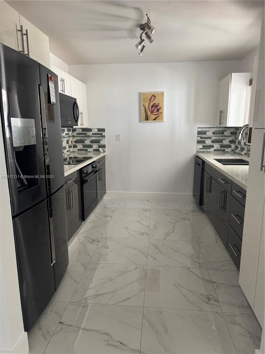 Под контрактом: $2,500 (2 спален, 1 ванн, 1361 Квадратных фут)