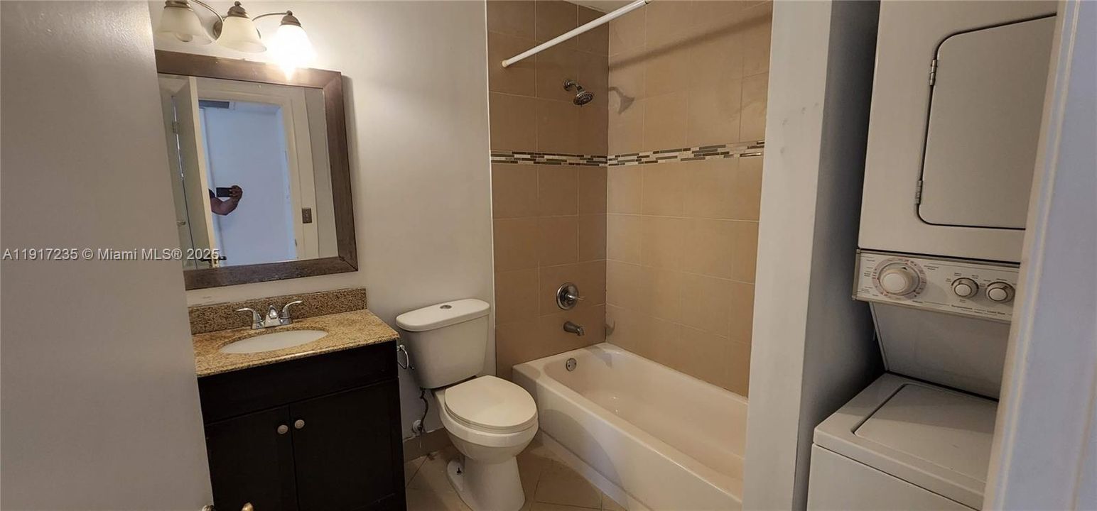 На продажу: $225,000 (2 спален, 2 ванн, 760 Квадратных фут)