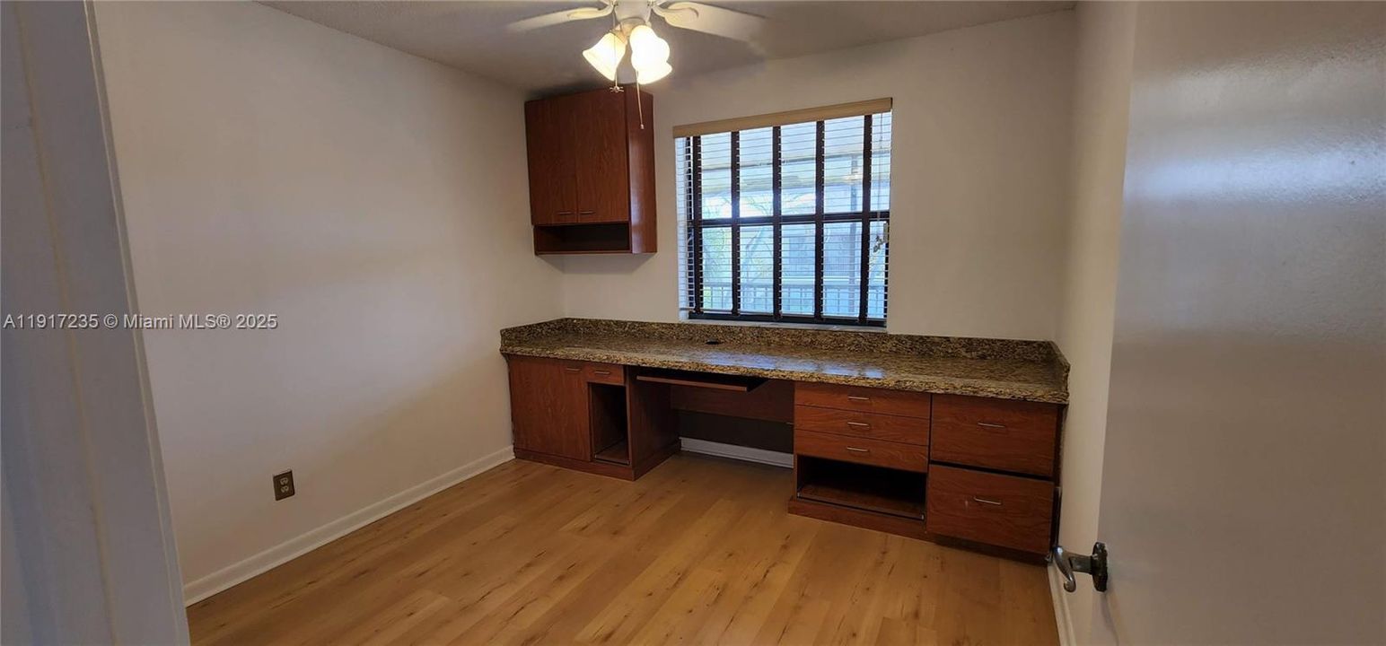 На продажу: $225,000 (2 спален, 2 ванн, 760 Квадратных фут)