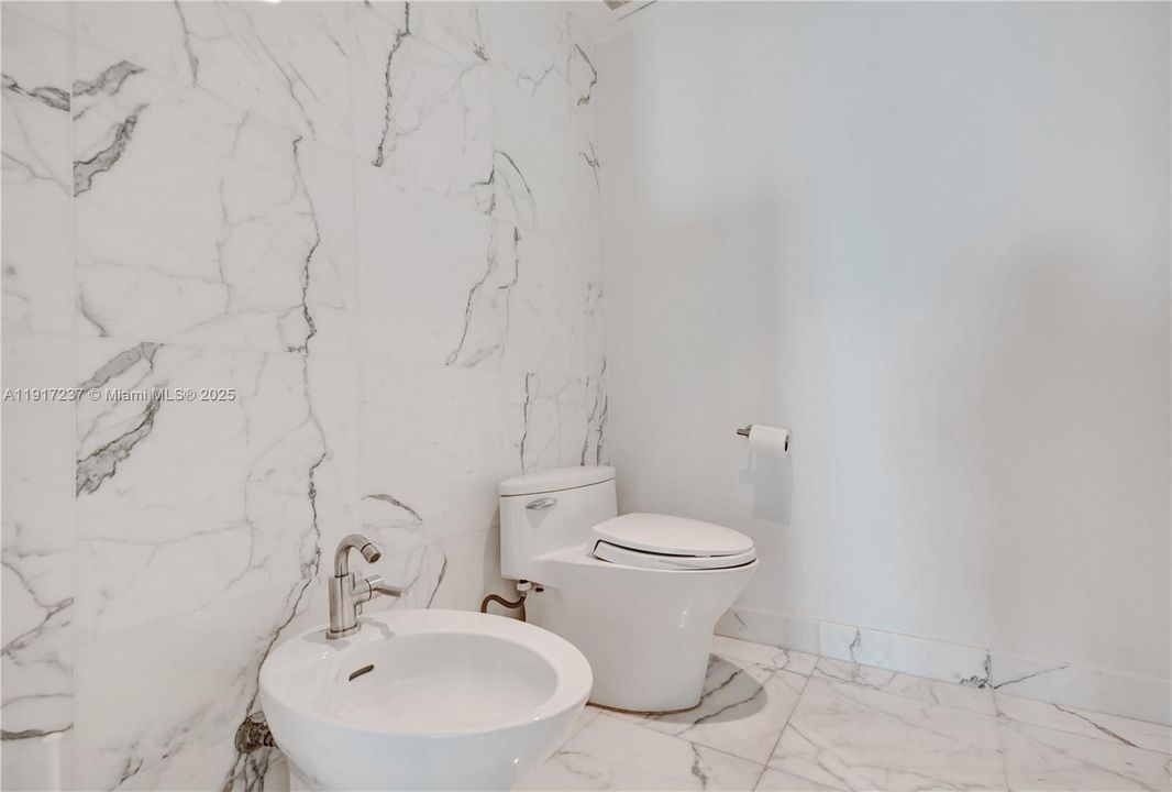 For Sale: $2,900,000 (2 beds, 2 baths, 1756 Square Feet)