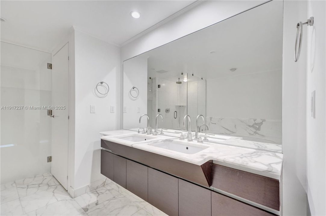 For Sale: $2,900,000 (2 beds, 2 baths, 1756 Square Feet)