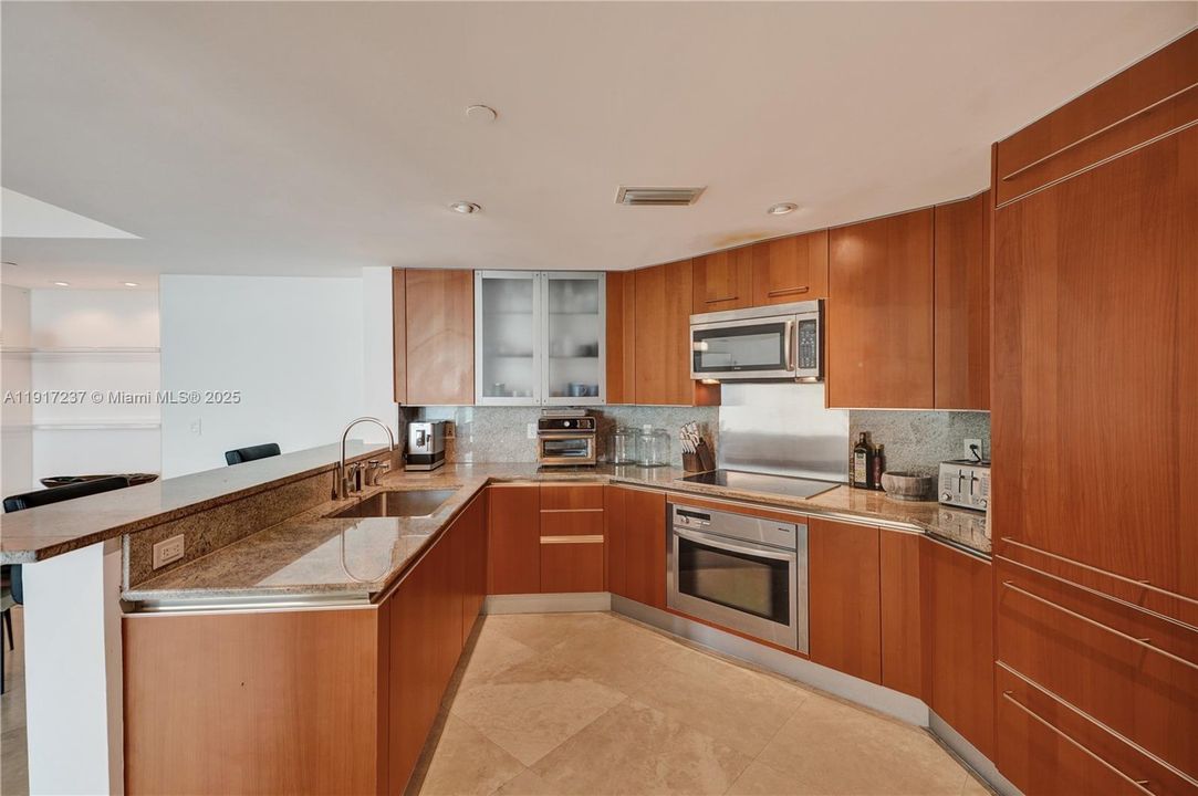 For Sale: $2,900,000 (2 beds, 2 baths, 1756 Square Feet)