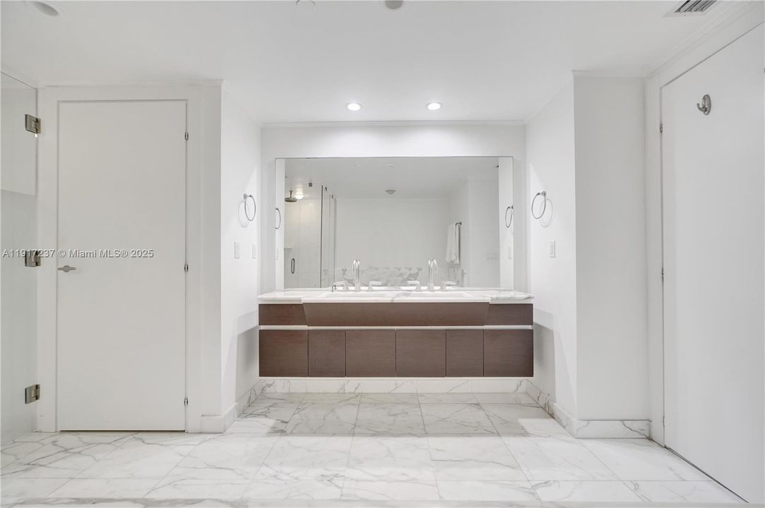 For Sale: $2,900,000 (2 beds, 2 baths, 1756 Square Feet)