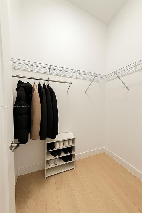 For Sale: $2,250,000 (5 beds, 7 baths, 4605 Square Feet)