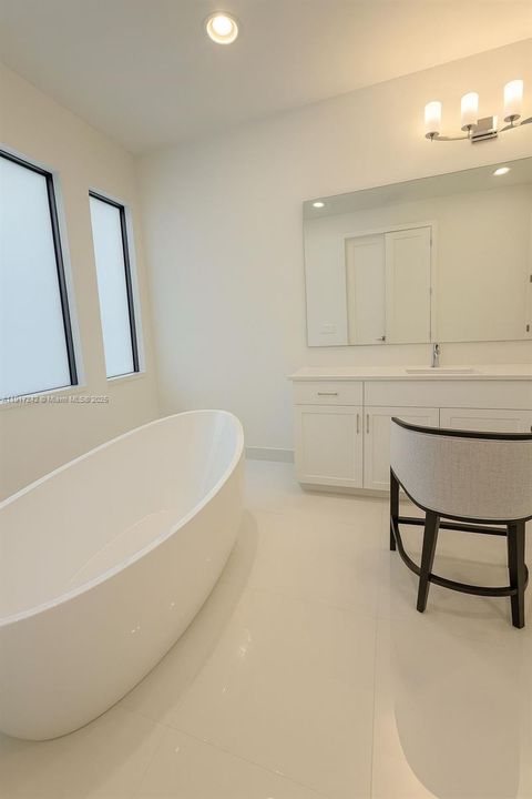 For Sale: $2,250,000 (5 beds, 7 baths, 4605 Square Feet)