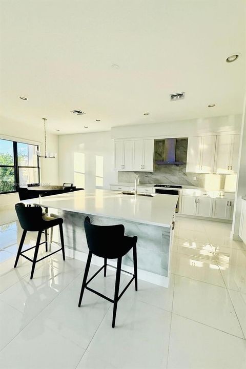 For Sale: $2,250,000 (5 beds, 7 baths, 4605 Square Feet)