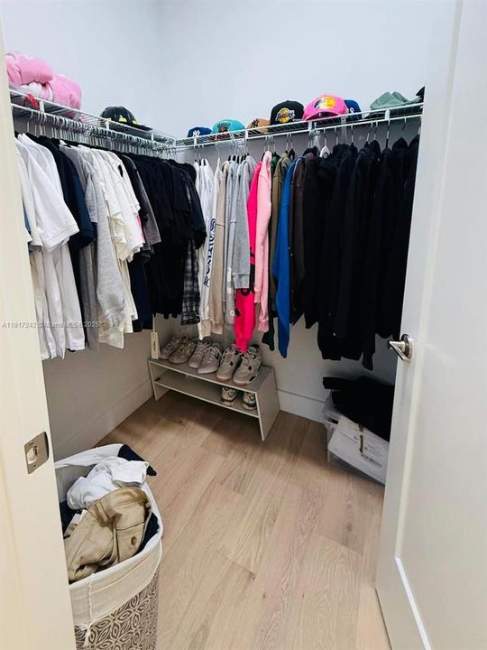 For Sale: $2,250,000 (5 beds, 7 baths, 4605 Square Feet)