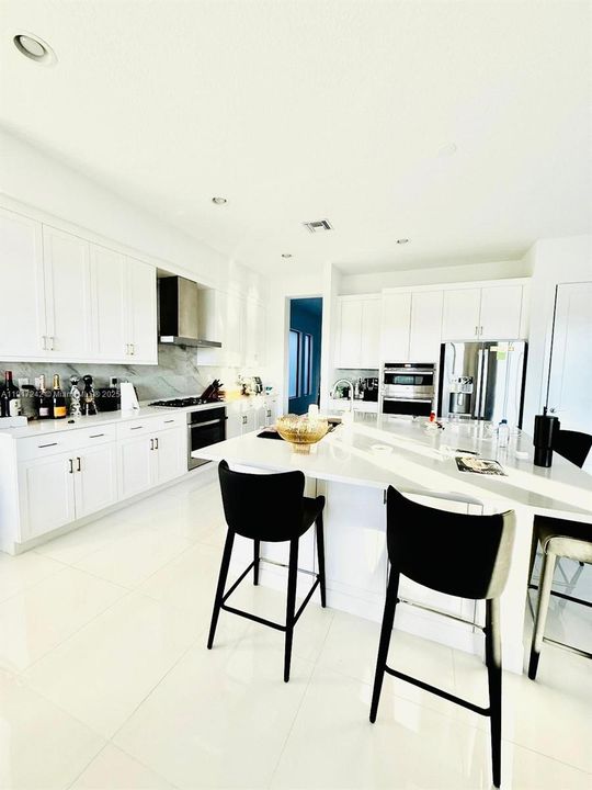 For Sale: $2,250,000 (5 beds, 7 baths, 4605 Square Feet)