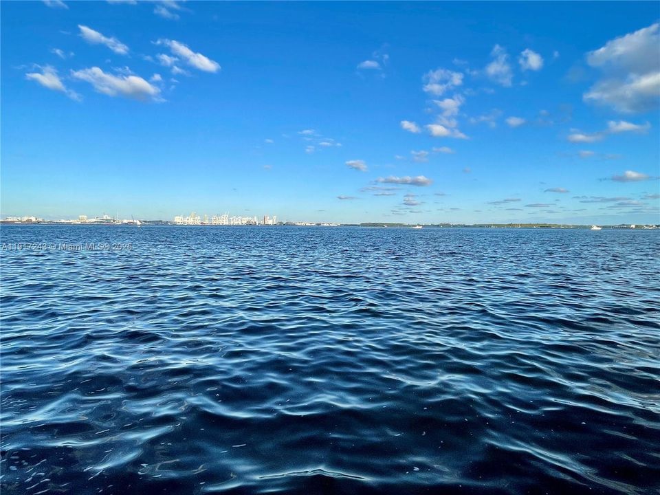 合同活跃: $1,050,000 (2 贝兹, 2 浴室, 1397 平方英尺)