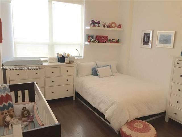 合同活跃: $1,050,000 (2 贝兹, 2 浴室, 1397 平方英尺)