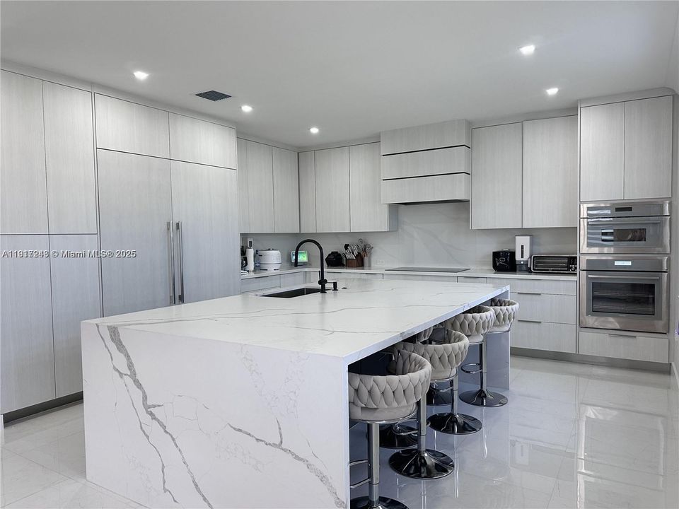 待售: $999,900 (5 贝兹, 4 浴室, 3532 平方英尺)