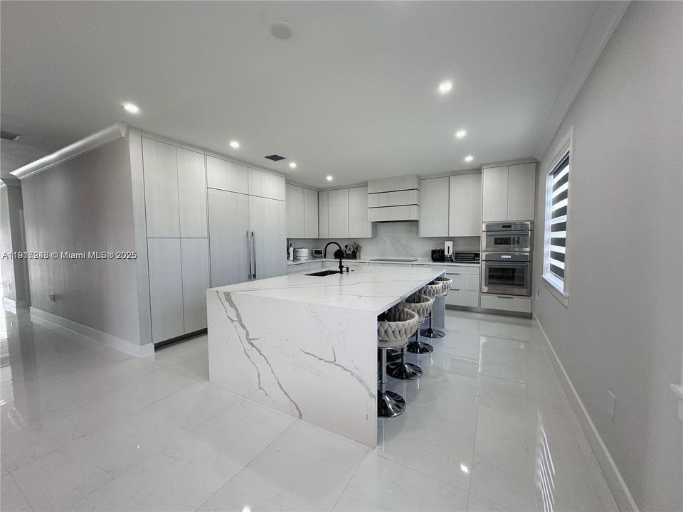 待售: $999,900 (5 贝兹, 4 浴室, 3532 平方英尺)