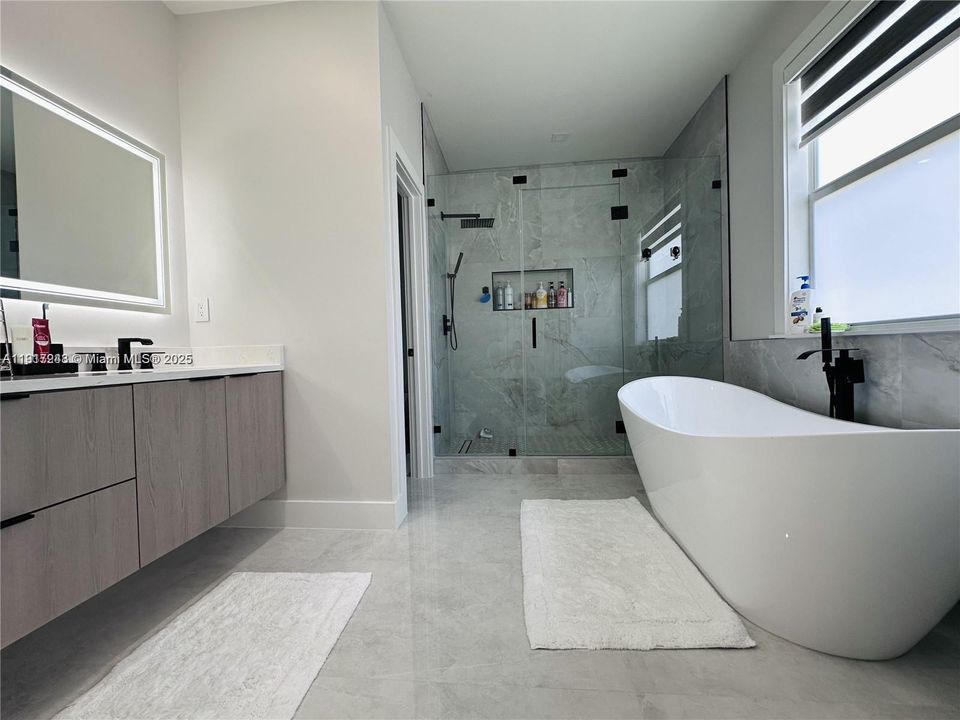 待售: $999,900 (5 贝兹, 4 浴室, 3532 平方英尺)