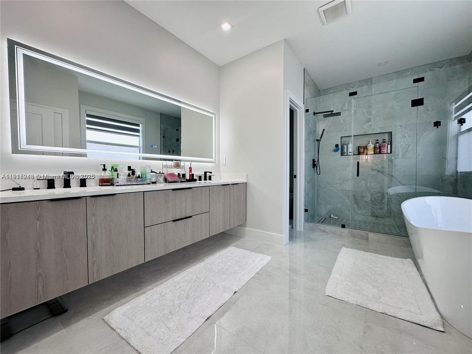 待售: $999,900 (5 贝兹, 4 浴室, 3532 平方英尺)