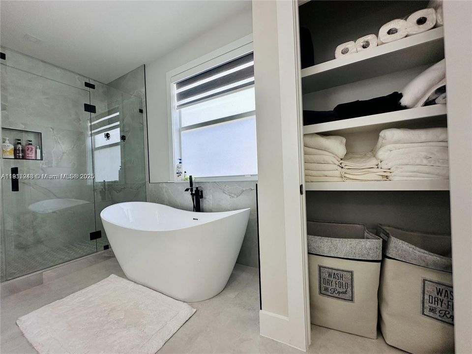 待售: $999,900 (5 贝兹, 4 浴室, 3532 平方英尺)