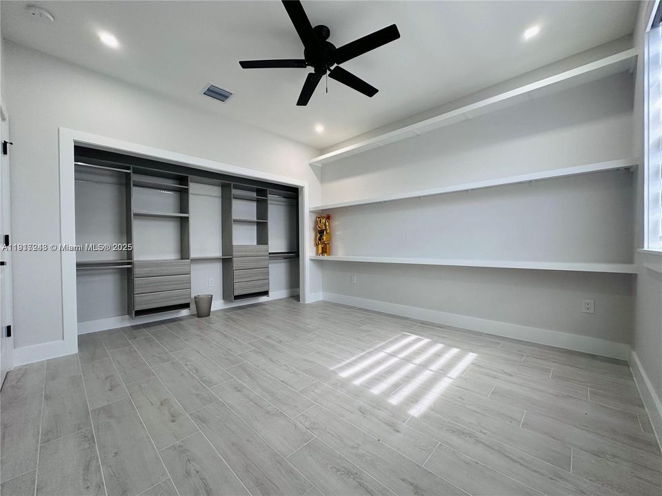 待售: $999,900 (5 贝兹, 4 浴室, 3532 平方英尺)