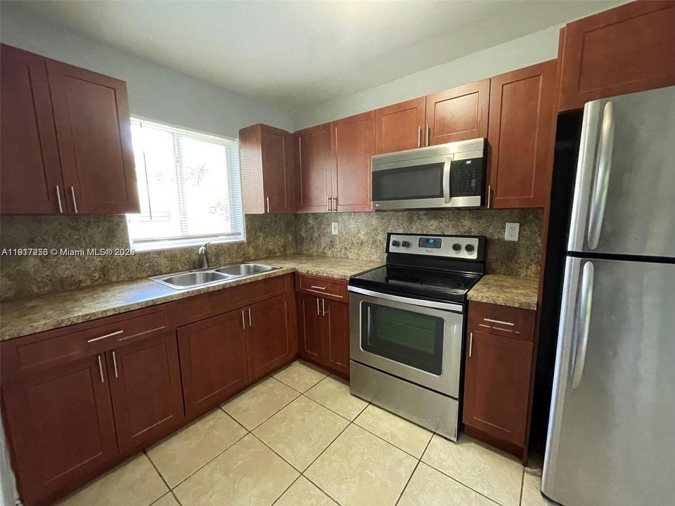 340 N 68th Avenue, Hollywood 1165 SF