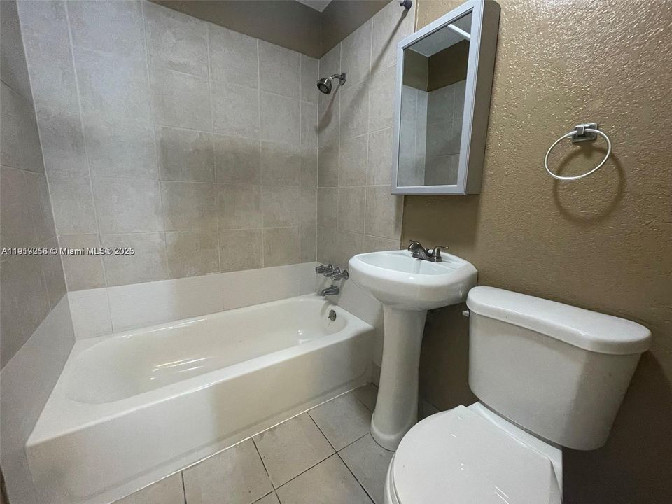 1472 NE 25th Court, Pompano Beach 1215 SF