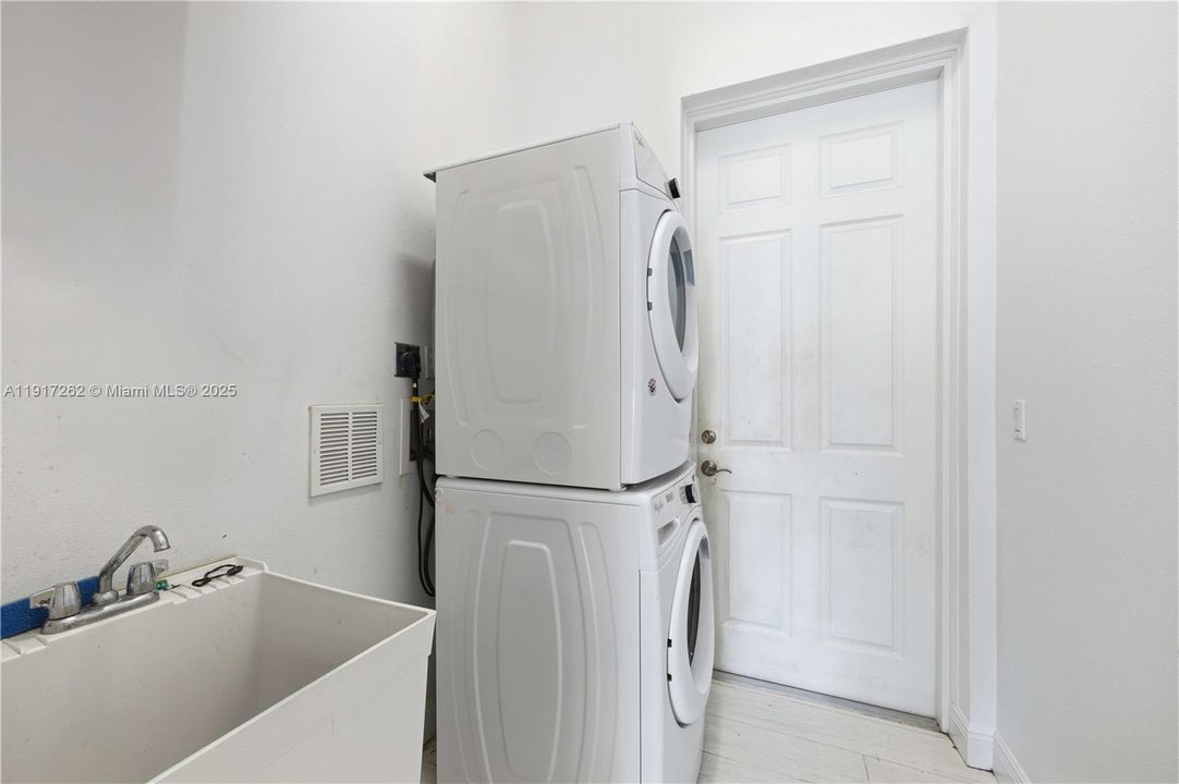 待售: $449,000 (3 贝兹, 2 浴室, 2008 平方英尺)