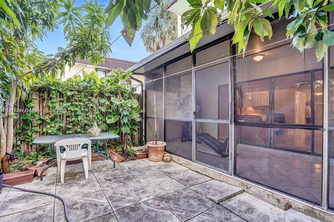 For Sale: $370,000 (4 beds, 3 baths, 1700 Square Feet)