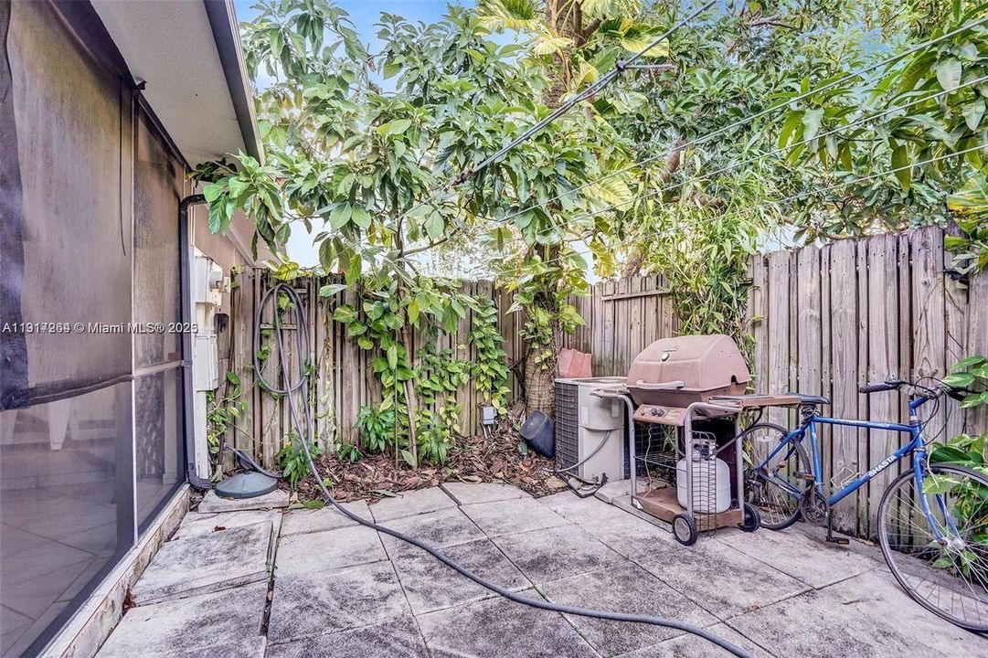 For Sale: $370,000 (4 beds, 3 baths, 1700 Square Feet)