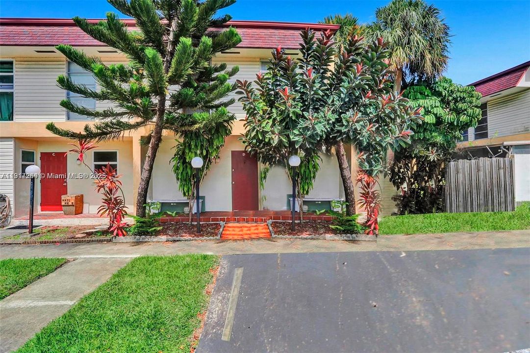 For Sale: $370,000 (4 beds, 3 baths, 1700 Square Feet)