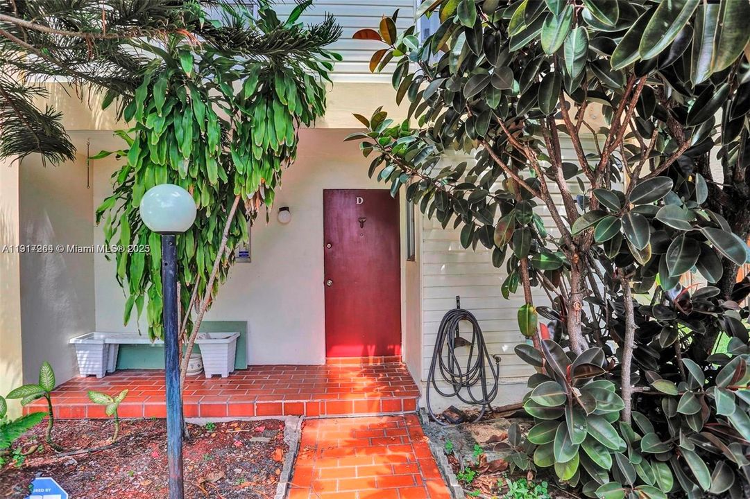 For Sale: $370,000 (4 beds, 3 baths, 1700 Square Feet)