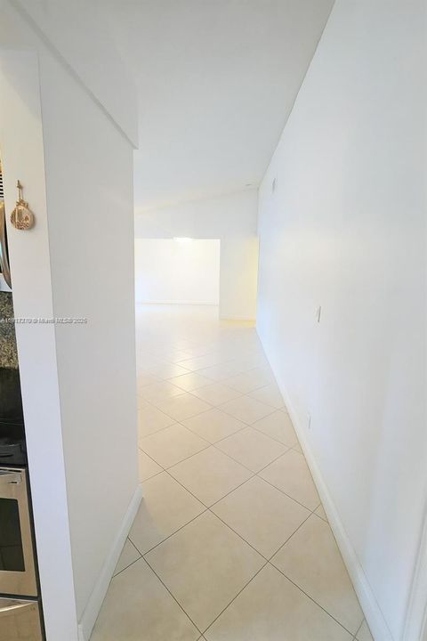 For Rent: $2,800 (2 beds, 2 baths, 1200 Square Feet)