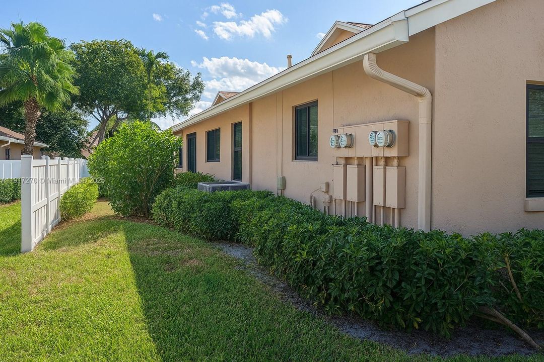 For Rent: $2,800 (2 beds, 2 baths, 1200 Square Feet)