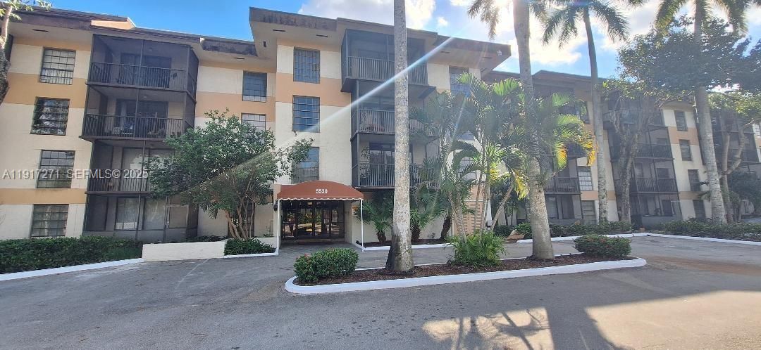 合同活跃: $75,000 (2 贝兹, 2 浴室, 1085 平方英尺)