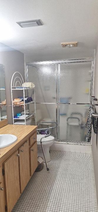 合同活跃: $75,000 (2 贝兹, 2 浴室, 1085 平方英尺)