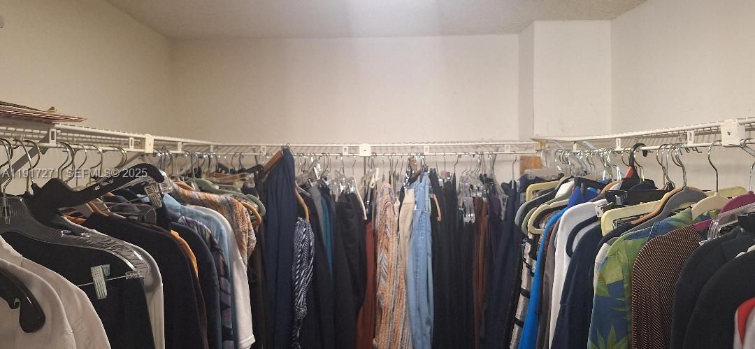 合同活跃: $75,000 (2 贝兹, 2 浴室, 1085 平方英尺)