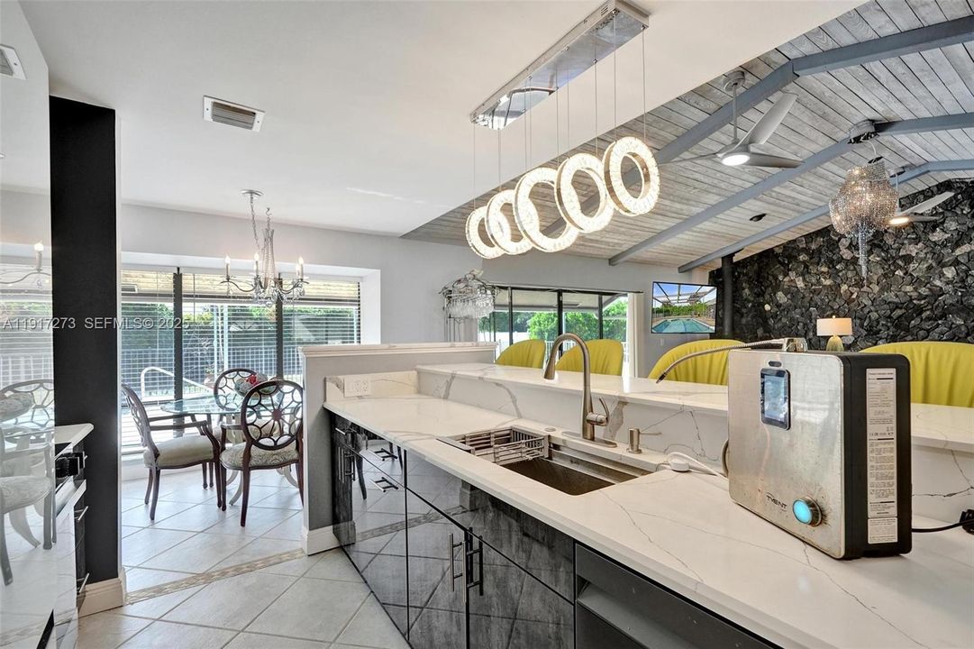 For Sale: $745,000 (3 beds, 2 baths, 1408 Square Feet)