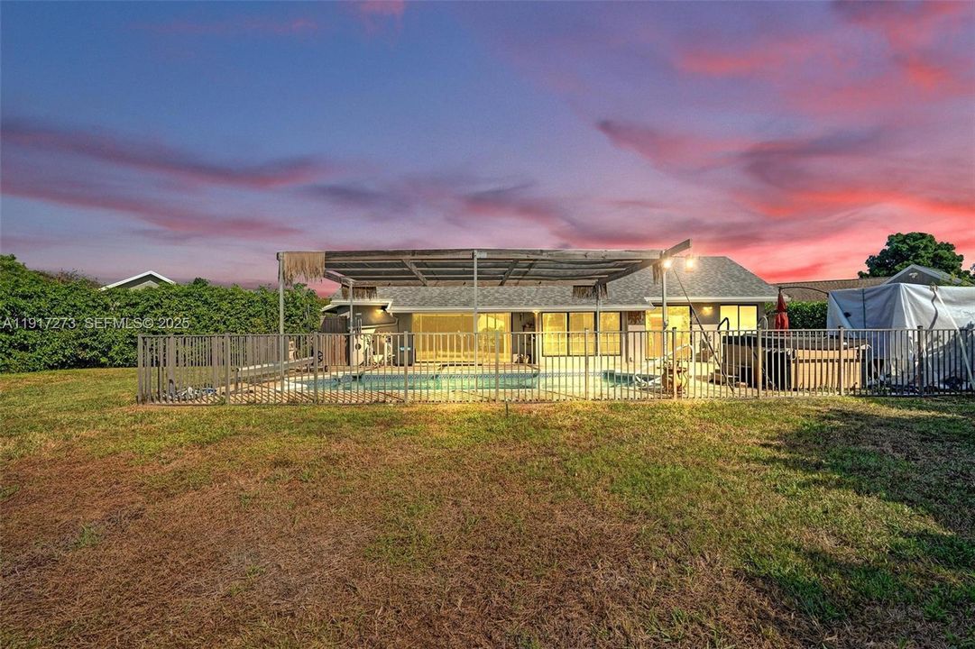 For Sale: $745,000 (3 beds, 2 baths, 1408 Square Feet)