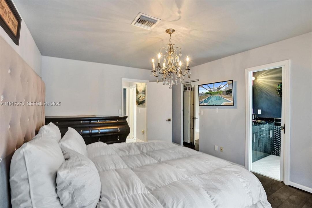 For Sale: $745,000 (3 beds, 2 baths, 1408 Square Feet)