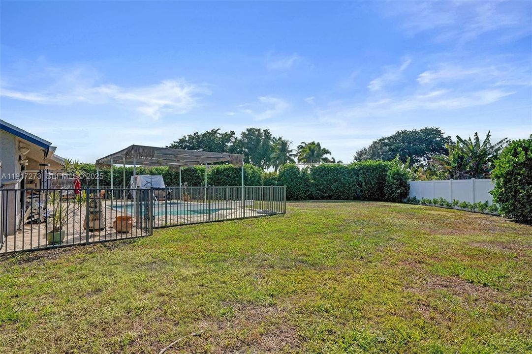 For Sale: $745,000 (3 beds, 2 baths, 1408 Square Feet)