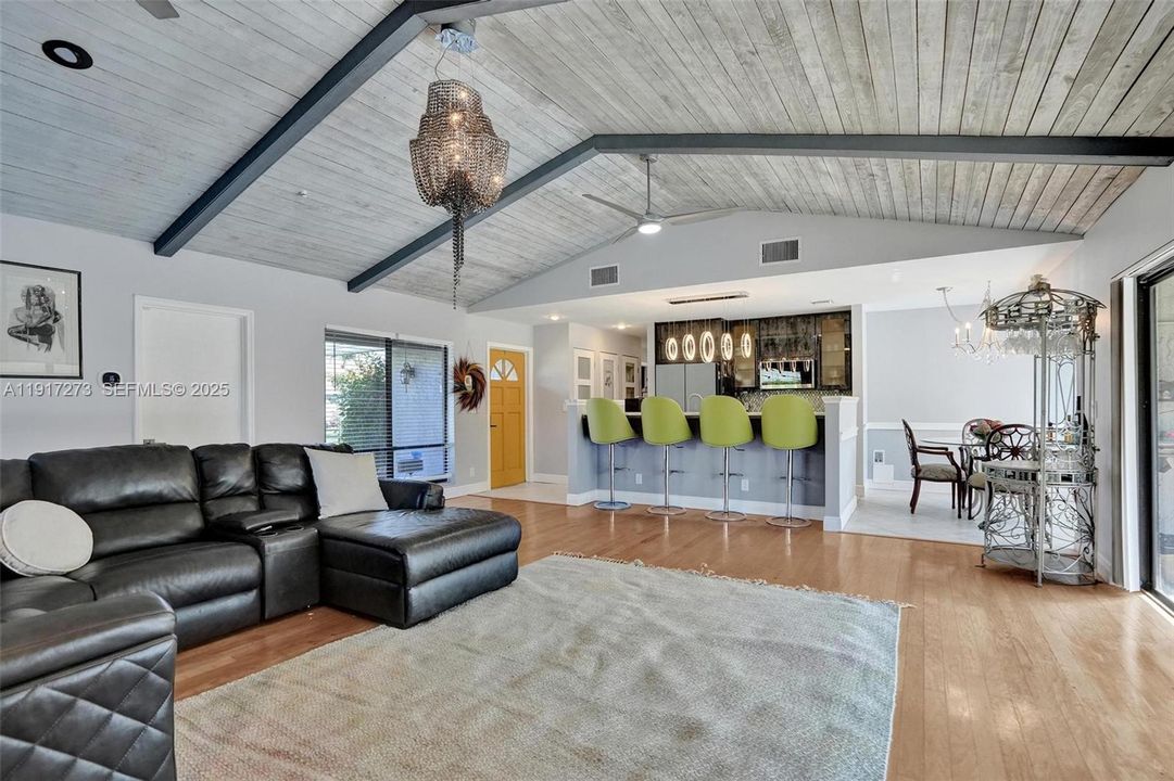 For Sale: $745,000 (3 beds, 2 baths, 1408 Square Feet)