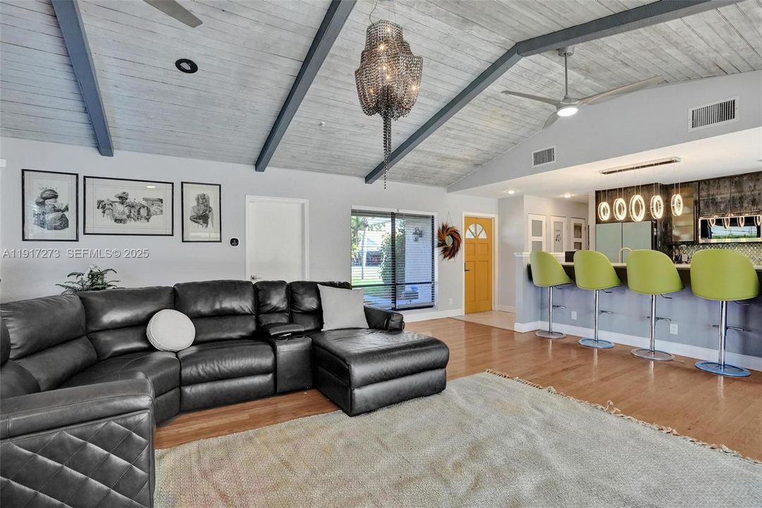 For Sale: $745,000 (3 beds, 2 baths, 1408 Square Feet)