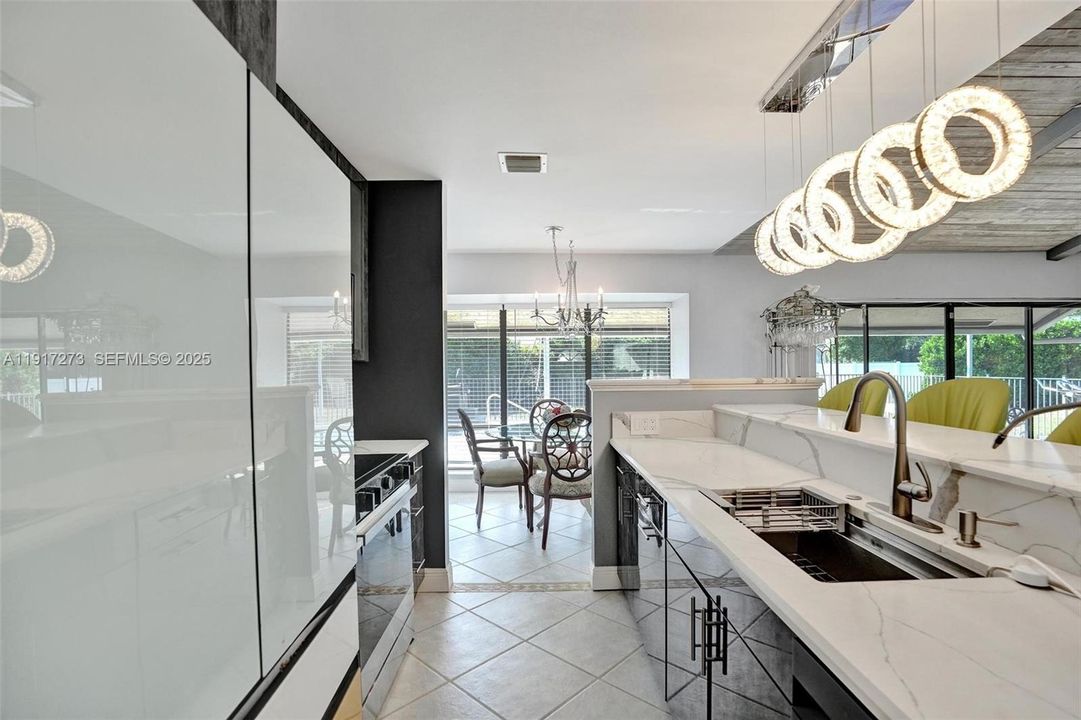 For Sale: $745,000 (3 beds, 2 baths, 1408 Square Feet)