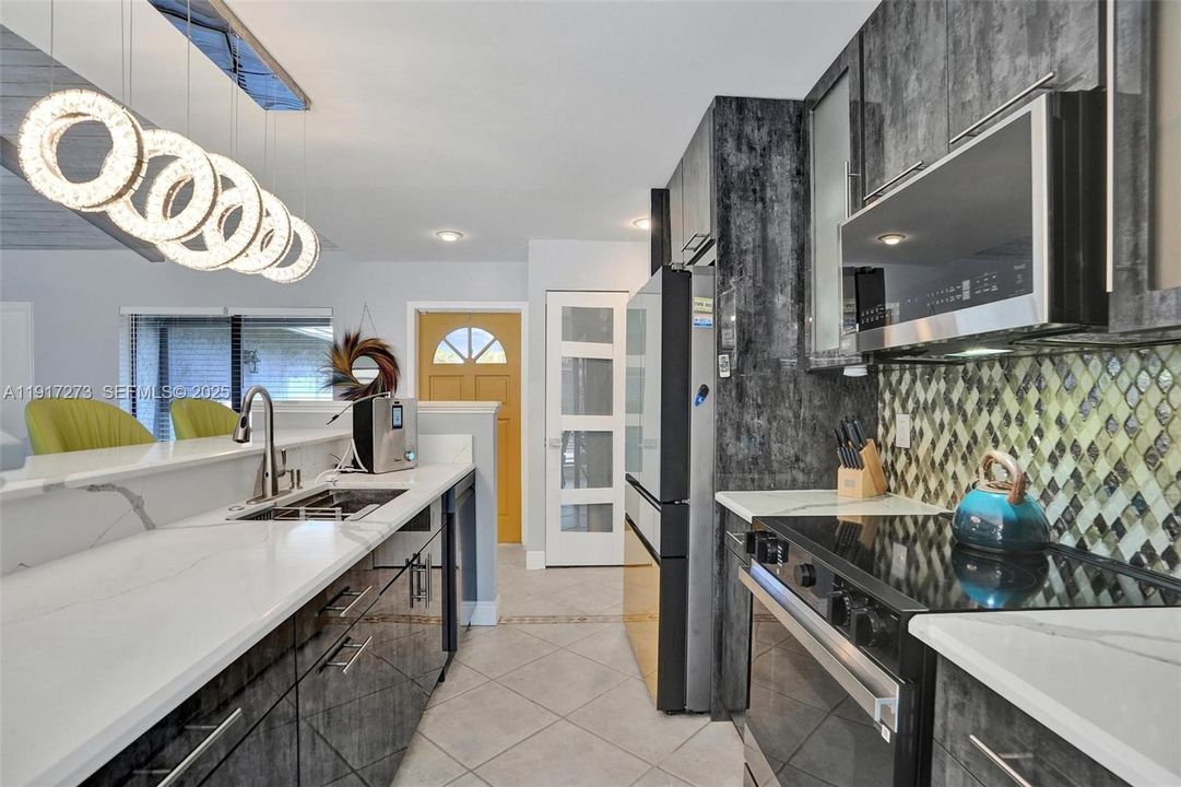 For Sale: $745,000 (3 beds, 2 baths, 1408 Square Feet)