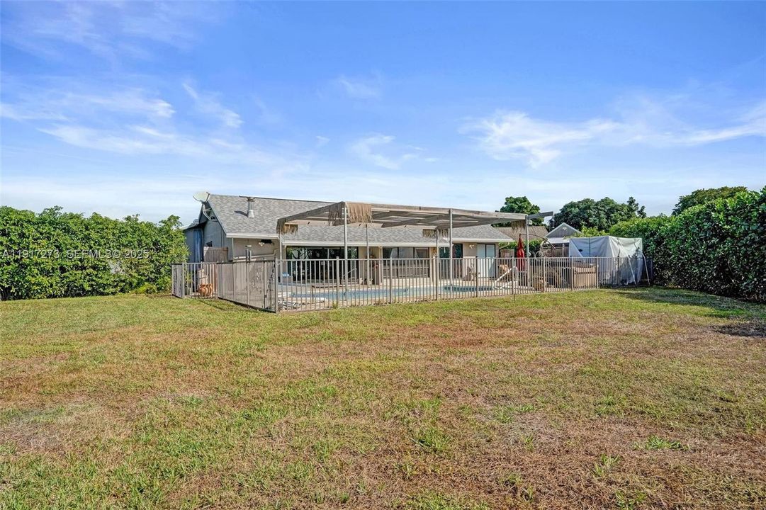 For Sale: $745,000 (3 beds, 2 baths, 1408 Square Feet)