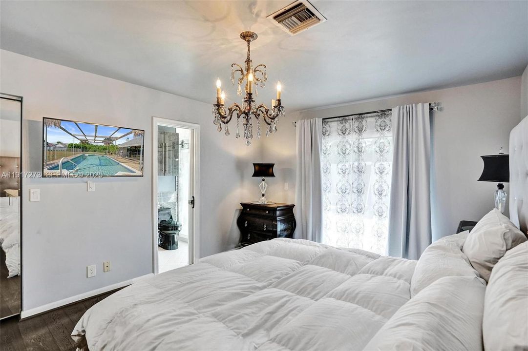 For Sale: $745,000 (3 beds, 2 baths, 1408 Square Feet)