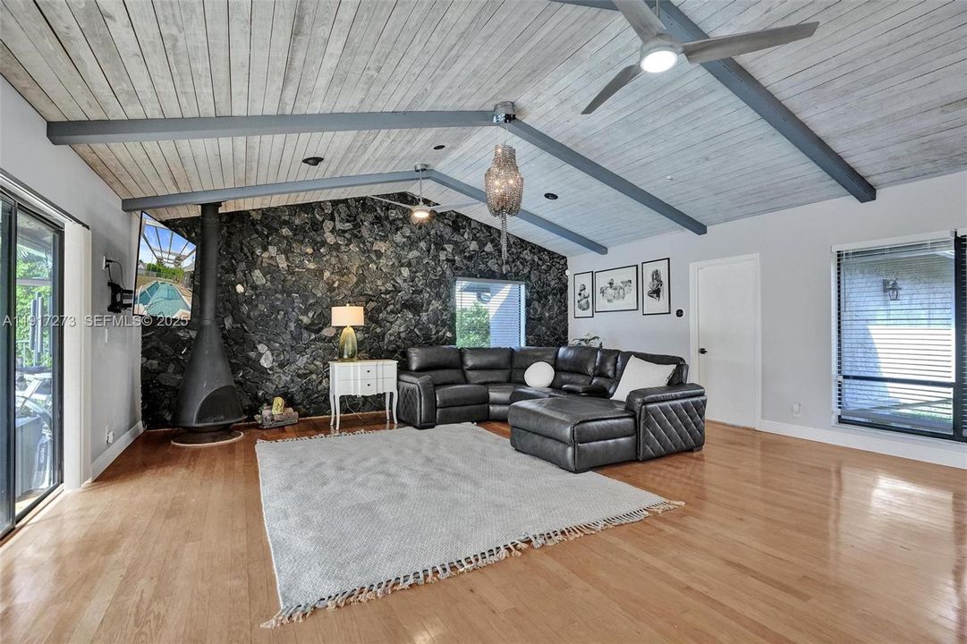 For Sale: $745,000 (3 beds, 2 baths, 1408 Square Feet)