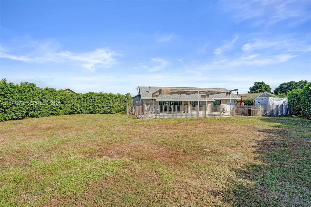 For Sale: $745,000 (3 beds, 2 baths, 1408 Square Feet)