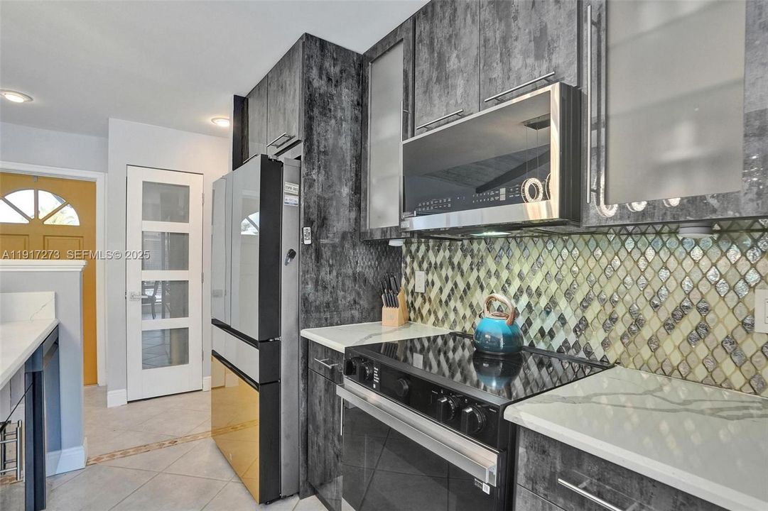 For Sale: $745,000 (3 beds, 2 baths, 1408 Square Feet)