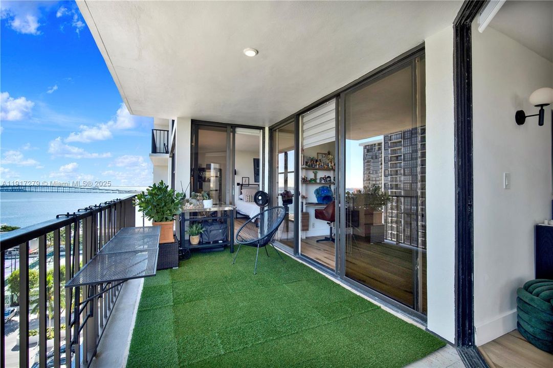 For Sale: $850,000 (2 beds, 2 baths, 1567 Square Feet)